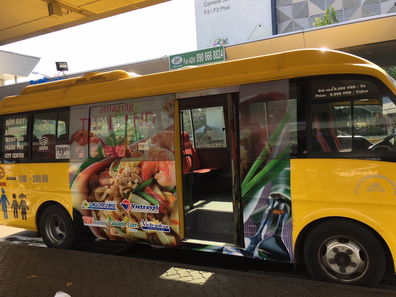 quảng cáo trên xe bus sân bay Tân Sơn Nhất