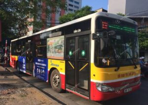 ECORP ENGLISH quảng cáo trên xe bus tại Hà Nội