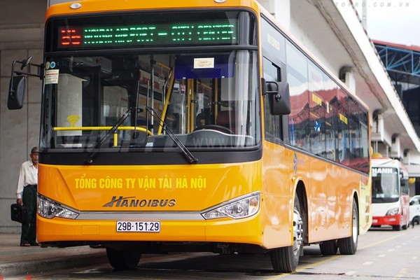 Quảng cáo trên các tuyến xe bus tới sân bay Nội Bài