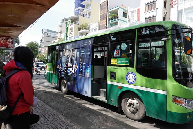 Giá cao, quảng cáo trên xe buýt tại TP.HCM bị “ế”. 