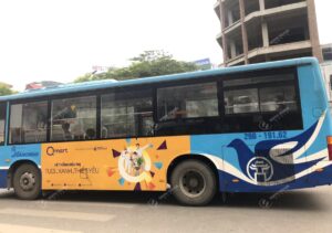 Siêu thị Q Mart quảng cáo trên xe bus Hà Nội
