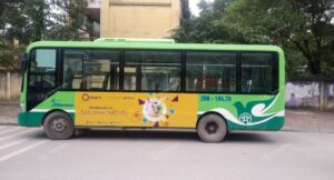 Siêu thị Q Mart quảng cáo trên xe bus Hà Nội