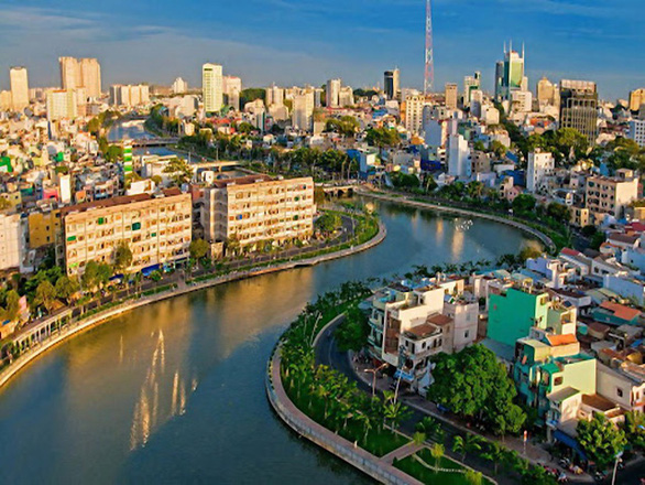 Khám phá một Sài Gòn rất khác trên xe buýt mui trần và du thuyền
