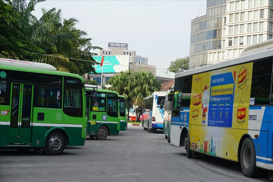 Đấu giá quảng cáo xe buýt TPHCM: Vì sao cứ thất bại?