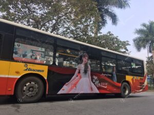 quảng cáo xe bus chúc mừng sinh nhật Ngu Thư Hân