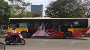 quảng cáo xe bus chúc mừng sinh nhật Ngu Thư Hân