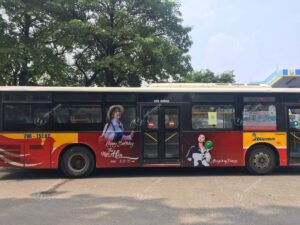 quảng cáo xe bus chúc mừng sinh nhật Ngu Thư Hân