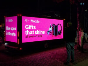 Quảng cáo màn hình LED trên xe tải