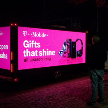 Quảng cáo màn hình LED trên xe tải
