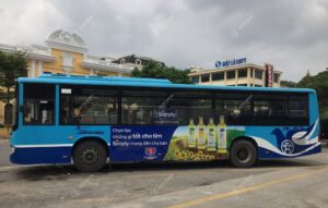 Quảng cáo leo kính xe bus Quảng cáo leo kính xe bus