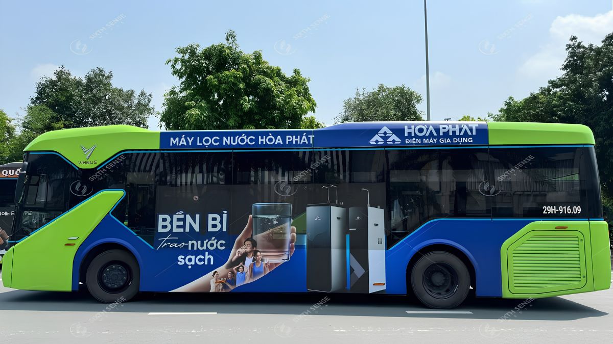 Quảng cáo VinBus giúp thương hiệu tăng độ phủ, đa dạng điểm chạm và kết nối hiệu quả giữa OOH với Digital Marketing