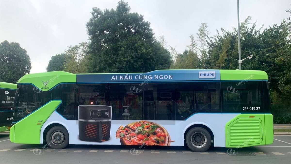 Quảng cáo VinBus phù hợp với nhiều nhóm khách hàng đô thị như cư dân, nhân viên văn phòng, người trẻ, khách du lịch và người mua sắm