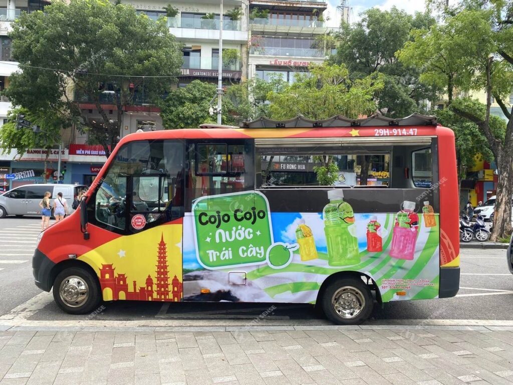 Nước ép Cojo Cojo nổi bật cùng quảng cáo xe bus City Tour 03