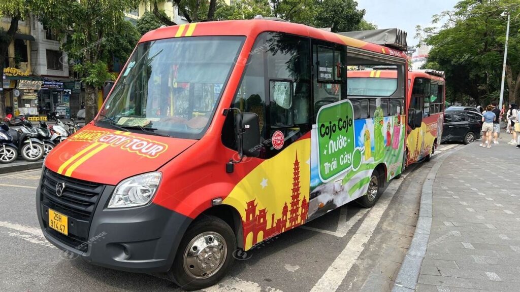 Nước ép Cojo Cojo nổi bật cùng quảng cáo xe bus City Tour 03