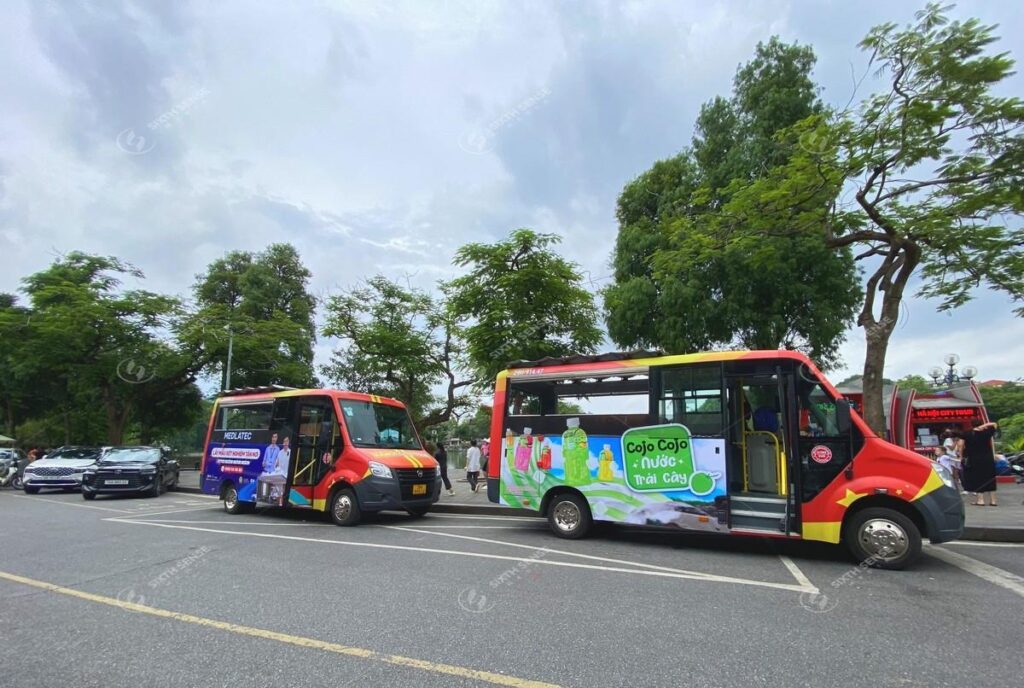 Nước ép Cojo Cojo nổi bật cùng quảng cáo xe bus City Tour 03