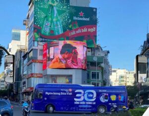 Quảng cáo trên xe bus