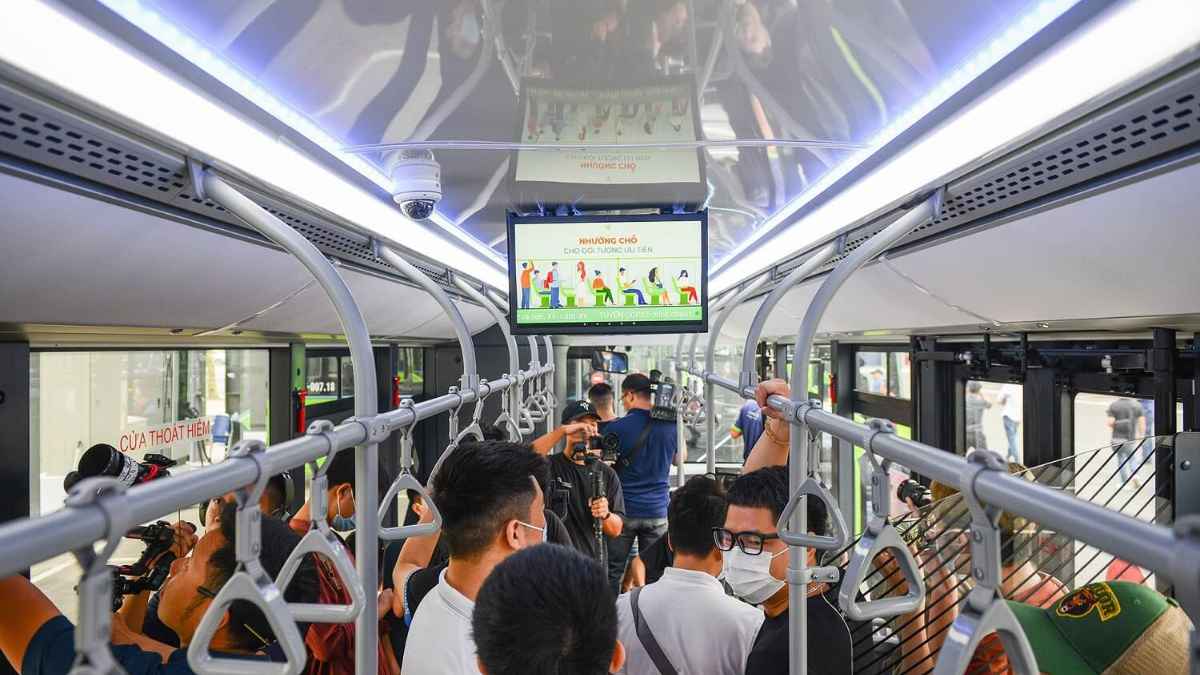 Quảng cáo LCD trong VinBus giúp thương hiệu truyền tải TVC, video và thông điệp sinh động đến hành khách trong suốt hành trình